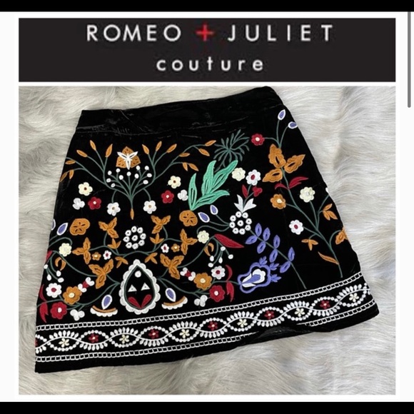 Romeo & Juliet black Velvet skirt Embroidered Floral S - Picture 3 of 4